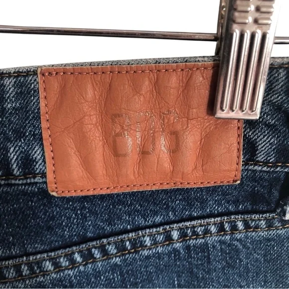 URBAN OUTFITTERS BDG Mom High Rise Medium Wash Rigid Denim Jeans Size 26 - Picture 8 of 8